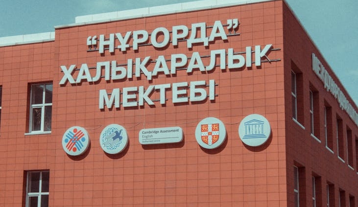 Desarrollo Urbano y Desafíos Sociales en Barcelona