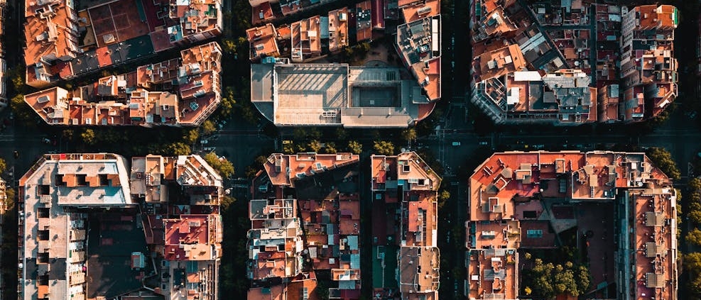 Actualidad de Barcelona: Oportunidades y Retos Urbanos Actualidad de Barcelona: Oportunidades y Retos Urbanos