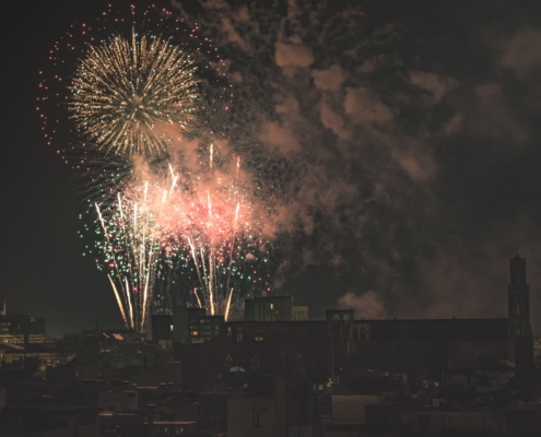 Preparativos de la Verbena de Sant Joan en Barcelona