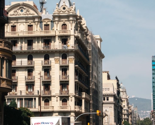 Barcelona y sus Desafíos Actuales en Movilidad y Comercio